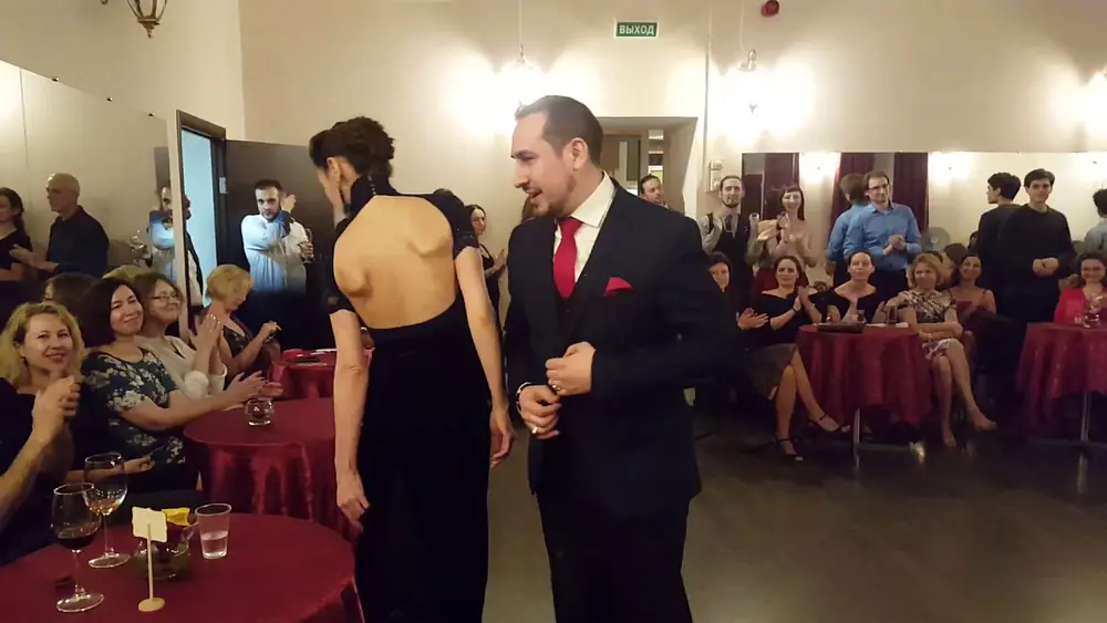 Video thumbnail for Sebastian Albano & Elvira Lambo @ Milonga "El Salon" 3/3
