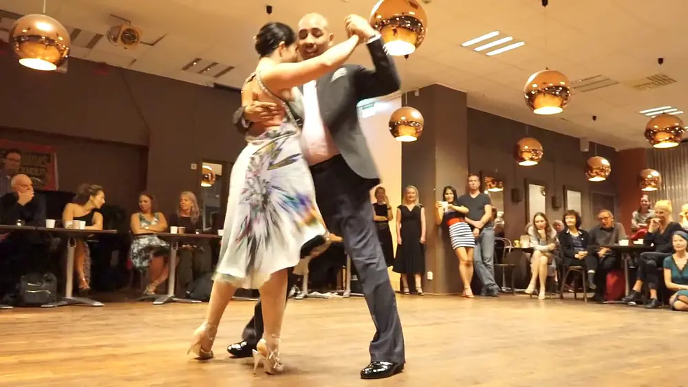 Video thumbnail for Rita Caldas & Jorge Talquenca, milonga