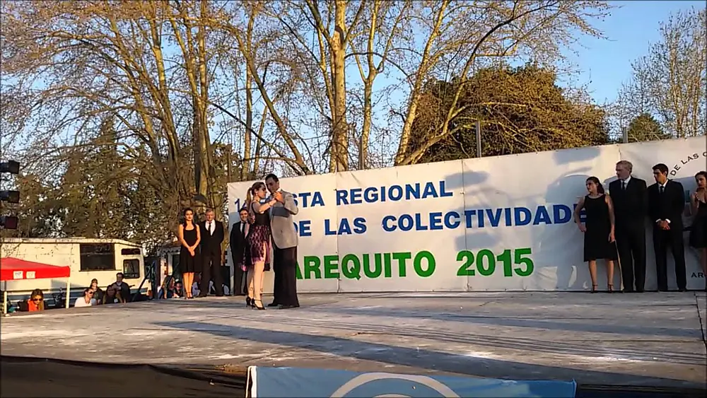 Video thumbnail for Fiesta de las Colectividades Arequito 2015 - Gustavo Funez Luciana Zamponi - MILONGUEANDO EN EL 40