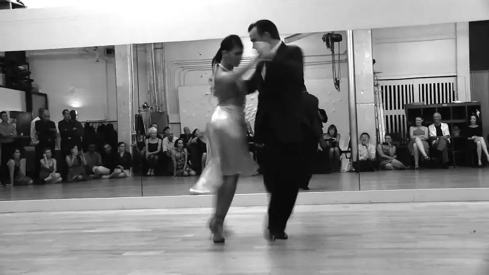 Video thumbnail for Gabriel Missé & Analía Centurión dance to "Paciencia".