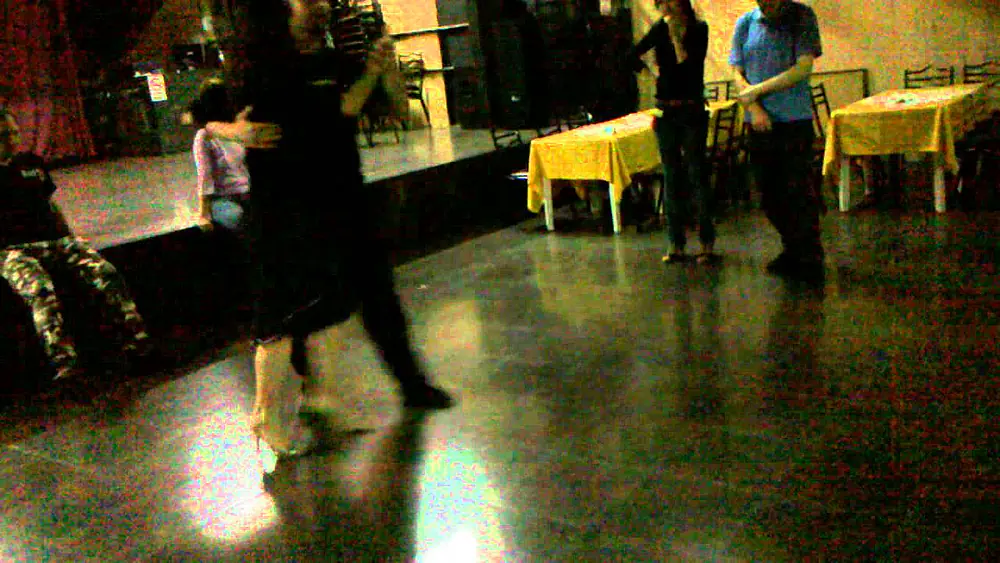 Video thumbnail for Daniela Roig y Hernán Prieto, Clase de tango en La Viruta (07-09-2011)