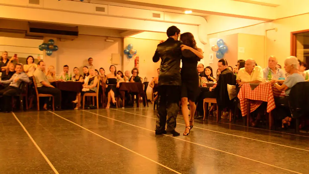 Video thumbnail for José Almar &  Juliana Aparicio en Milonga Malena Sunderland Club 2/4