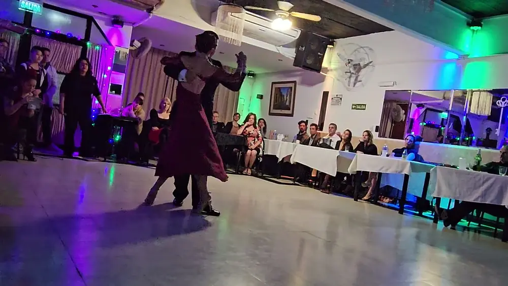 Video thumbnail for Marcos Pereira & Florencia Borgnia at Si sos brujo milonga (1 of 2)