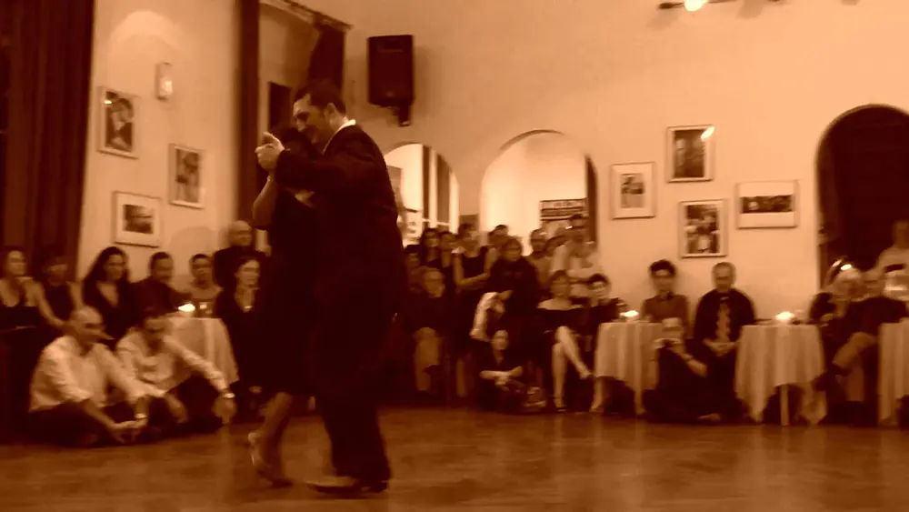 Video thumbnail for Graciela Gonzalez y Sergio Chiaverini Milonga Brava Dicembre 2010