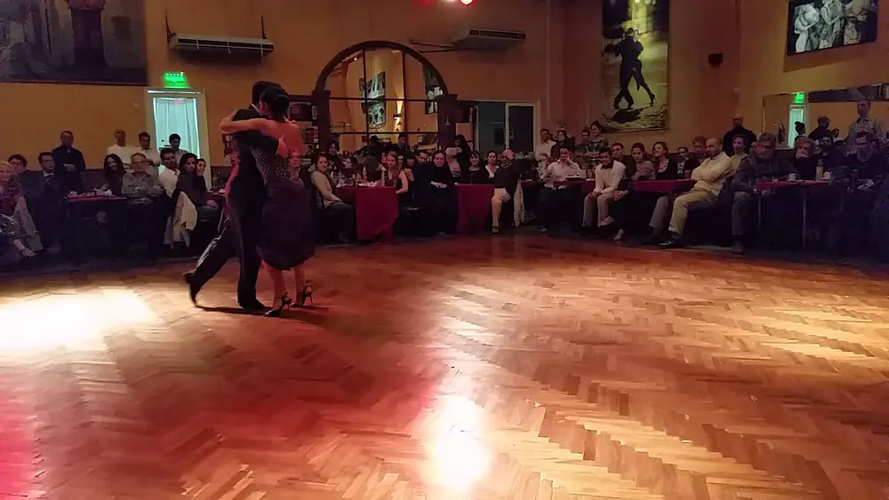 Video thumbnail for Milonga del Recuerdo - Jonathan Saavedra y Clarisa Aragón en Soho Tango