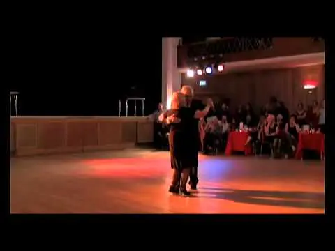 Video thumbnail for Carlos and Rosa Perez dance to Pugliese at Carablanca milonga, London