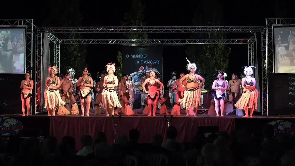 Video thumbnail of Rapa Nui folk dance: La canoa, Kahuru, Katauke & Makohe