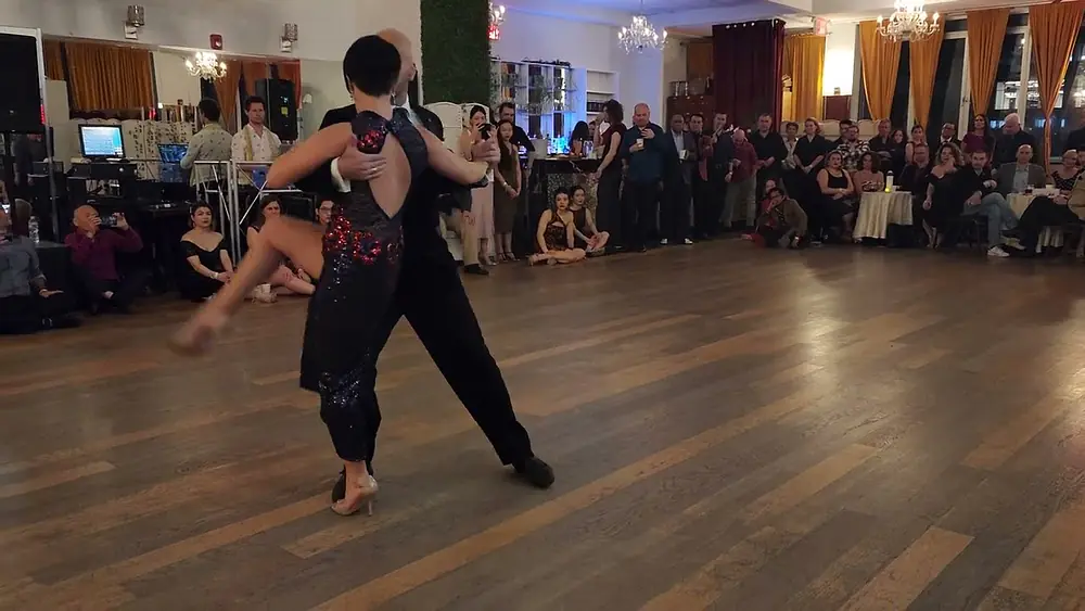Video thumbnail for Argentine tango: Adriana Salgado & Orlando Reyes - Zum