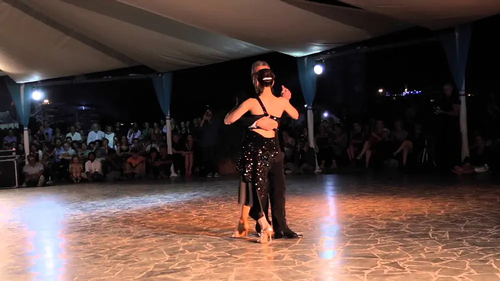 Video thumbnail for Ricardo Barrios e Laura Melo - CTF2015 Special Guests - Tango Context Show (2/2)