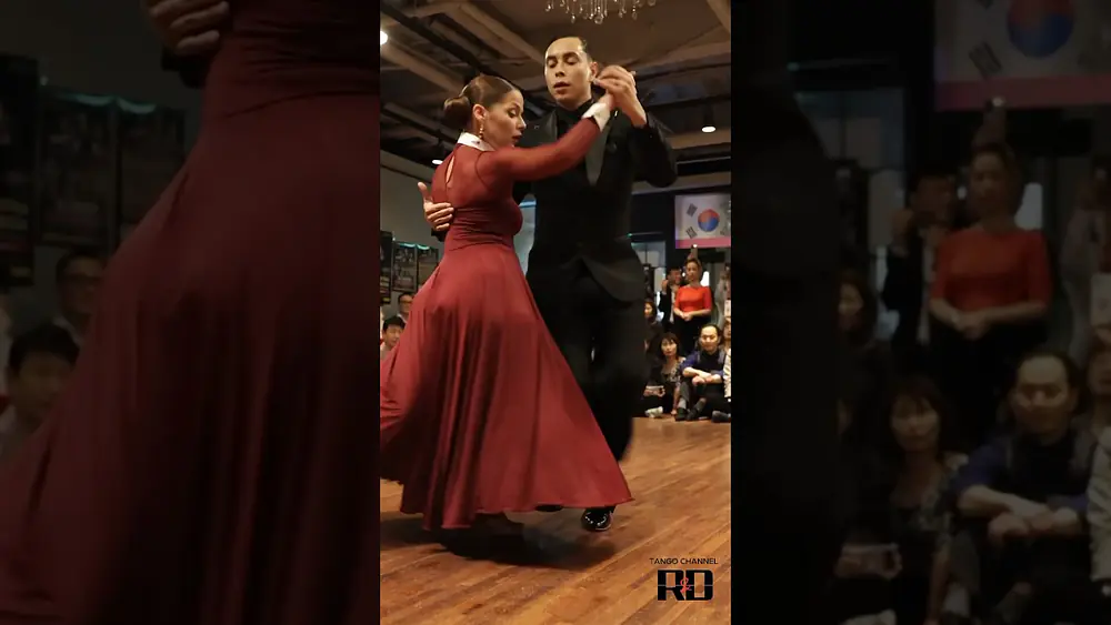 Video thumbnail for Jonny Carvajal y Suyay Quiroga - pocas palabras #tango_rnd