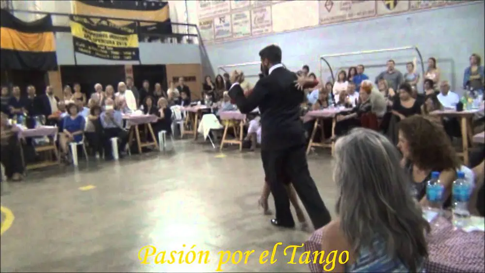 Video thumbnail for LUCIANA ARREGUI y ANDRES LAZA MORENO Bailando el Tango MANDRIA en LA MILONGA DEL MORAN