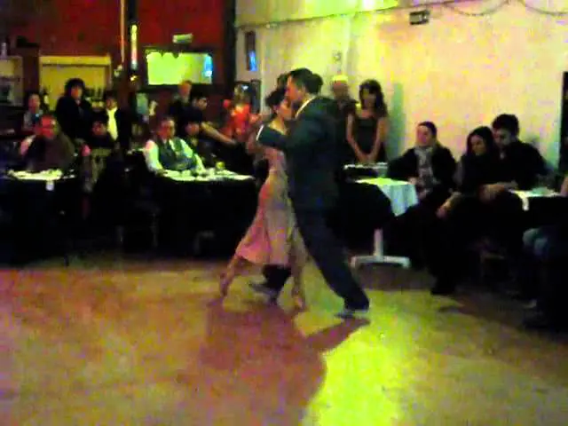 Video thumbnail for Paulina Cazabon y Jose Luis Gonzalez en Flor de Milonga