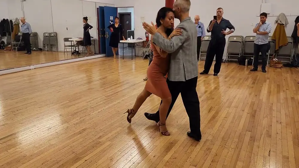 Video thumbnail for Argentine tango workshop- Caminata/Walk: Paloma Berrios & Maximiliano Alvarado