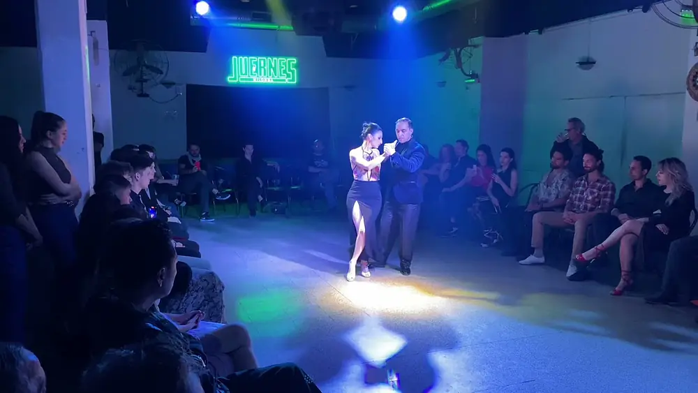 Video thumbnail for Jonathan Spitel y Betsabet Flores - En Juernes Milonga - (2/3)