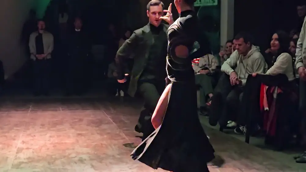 Video thumbnail for Artem Luchin y Polina Luchina at Juernes milonga (1 of 2)