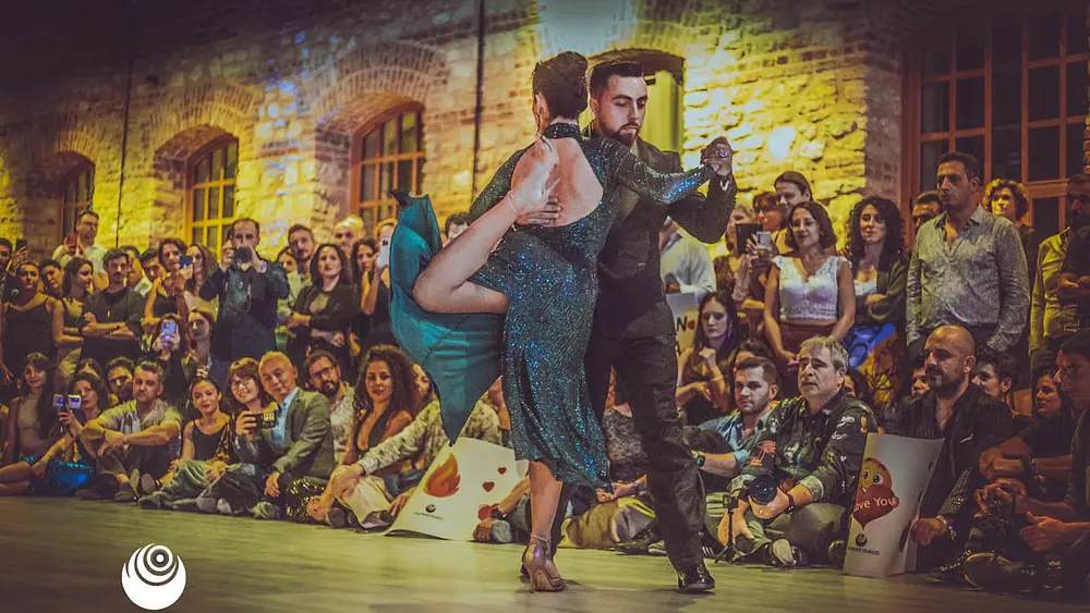 Video thumbnail for Jonathan Saavedra & Clarisa Aragón "Copas Amigos Y Besos" discover www.chiquedancewear.com
