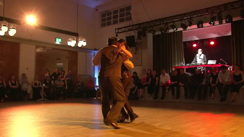 Video thumbnail for GUSTAVO NAVEIRA y GISELLE ANNE tanzen Cara Sucia