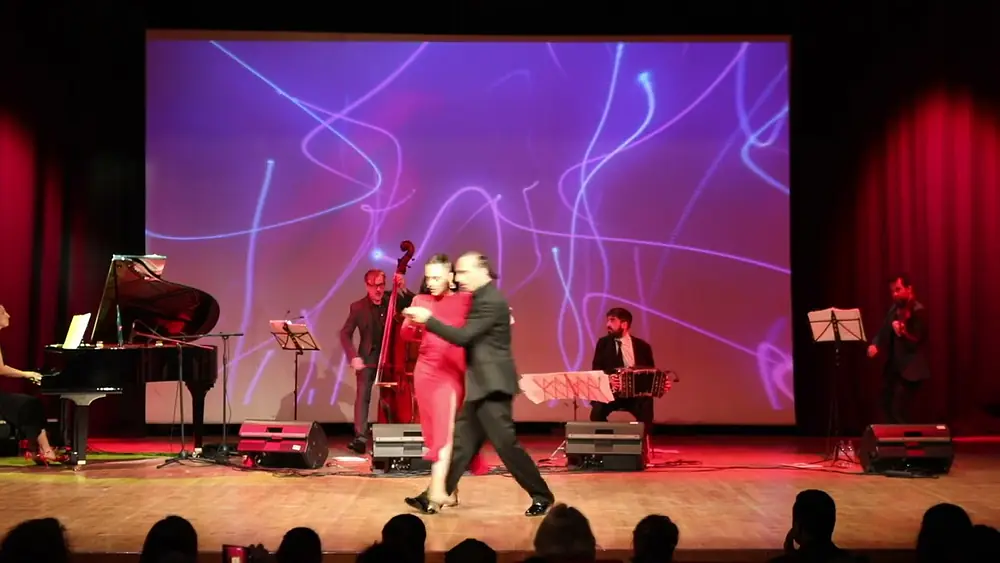 Video thumbnail for Serkan Sevinç & Kübra Akarsu at Tango Bardo Live-ISTANBUL (1/2)