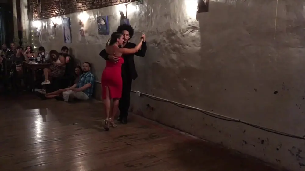 Video thumbnail for Gaby Mataloni y Vinicius Souza - Rondando tu esquina -Milonga El Batacazo