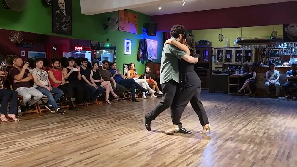 Video thumbnail for Federico Naveira e Sabrina Masso - demonstração final do seminário Tango Academy Brasil