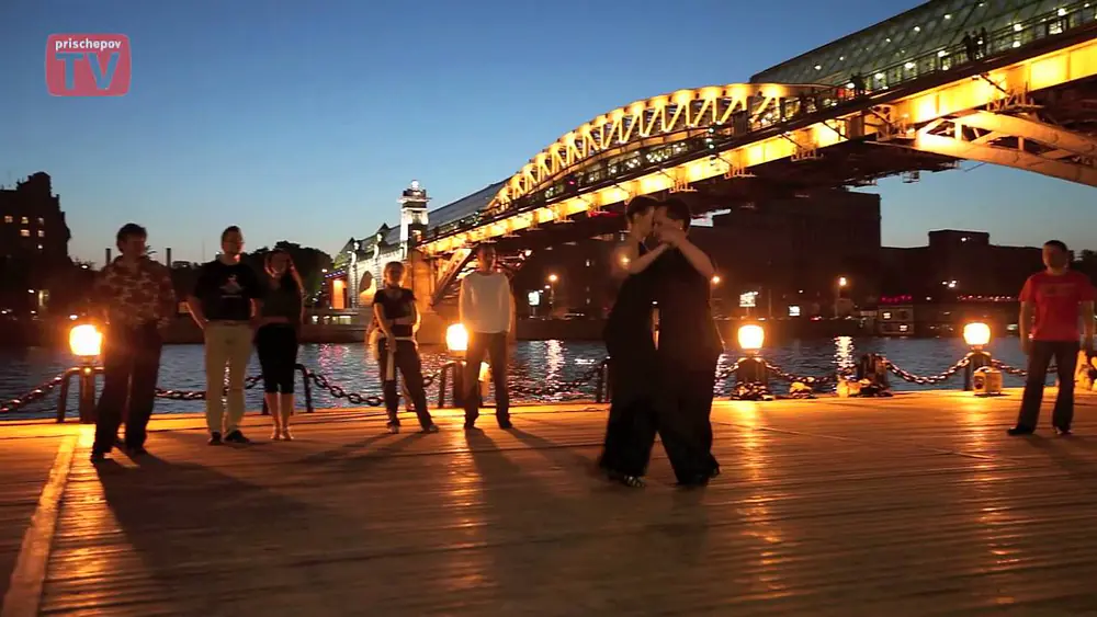 Video thumbnail for Roman Konyshev and Elizaveta Shkulanova, Tango Open-Air "on the Moskva-river embankment" 20.05.2011