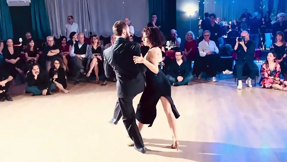 Video thumbnail for Gianpiero Galdi y Lorena Tarantino  -  "Seguir Viviendo sin tu amor"  . Orquesta Tipica Misteriosa