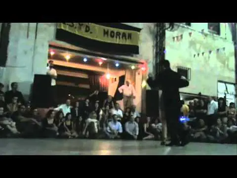 Video thumbnail for JAVIER RODRIGUEZ Y ANDREA MISSE EN LA MILONGA DEL MORAN 02/04