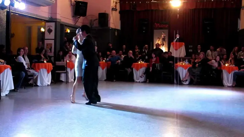 Video thumbnail for Alejandro Beron y Verónica Vázquez - Ropa blanca
