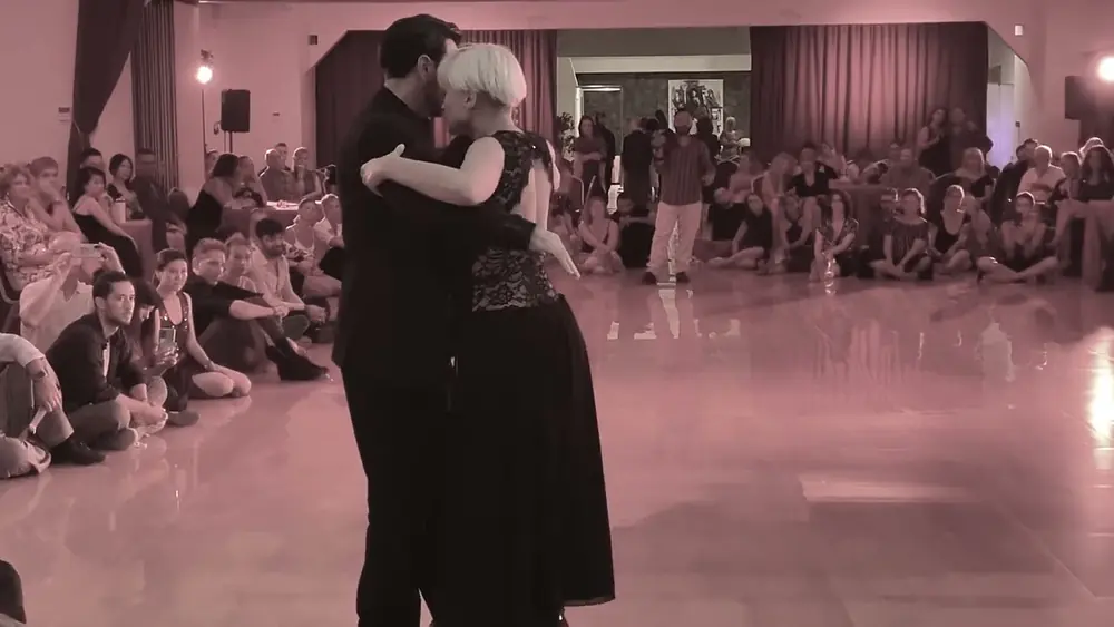 Video thumbnail for Juan Marchetti y Tamara Selva Bisceglia  -  "Frente al Mar"  -  Orquesta Anibal Troilo