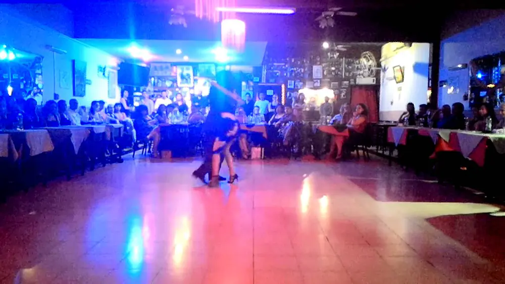 Video thumbnail for Juliana Aparicio y Jose Almar 6/1/16 video II