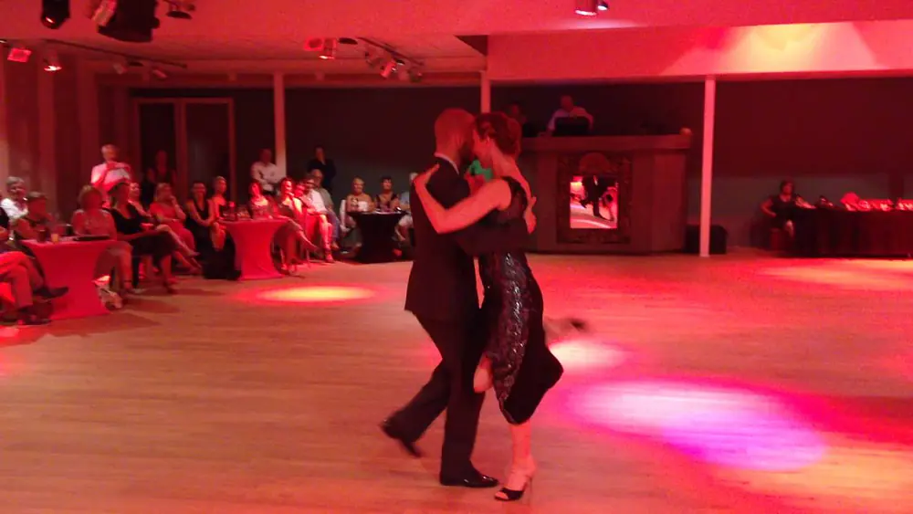Video thumbnail for Liz & Yannick  Vanhove - Milonga Mi Vida - Izegem 22/07/16 (2/4)
