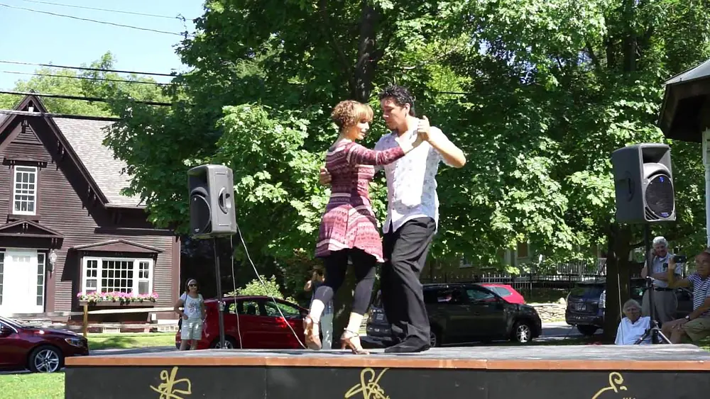Video thumbnail for Miriam Larici y Leonardo Barrionuevo dancing to "Mi vieja linda"