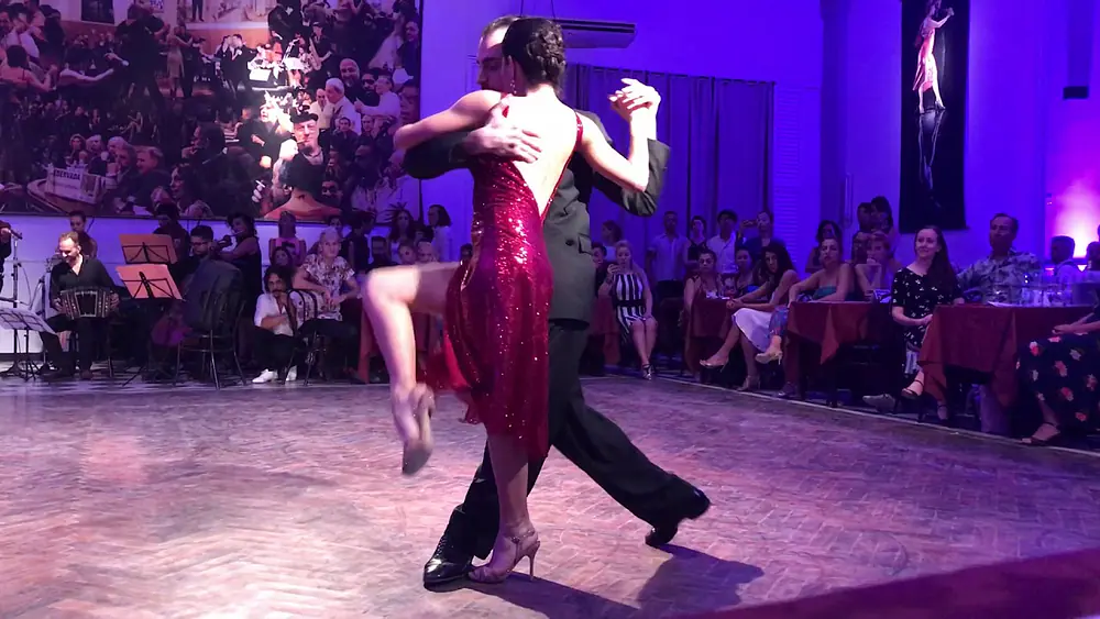 Video thumbnail for Como dos extraños - Lorena Tarantino & Gianpiero Galdi - ChinoLaborde orquesta in Salon Canning