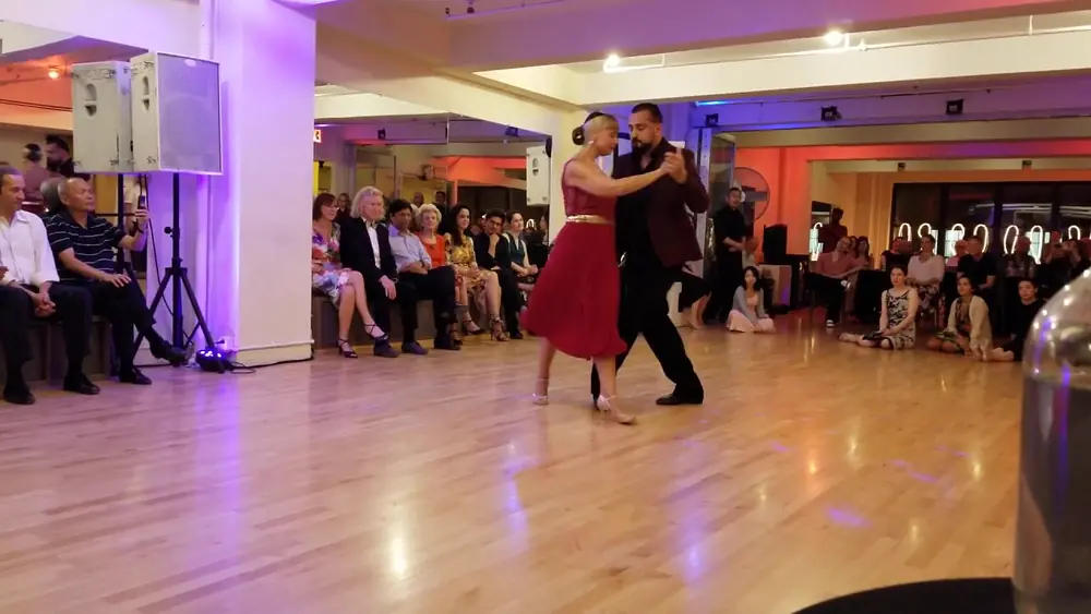 Video thumbnail for Argentine tango:Graziella Pulvirenti & Rino Fraina - Flor De Mal