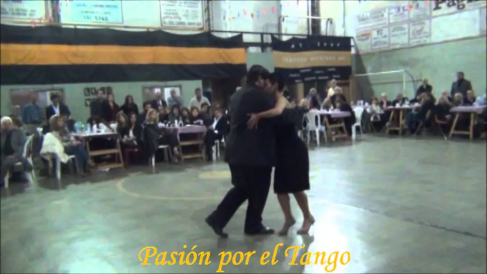 Video thumbnail for VALENTINA REY y DAVID LEDESMA Bailando el Tango TU EL CIELO Y TU en la MILONGA DEL MORAN