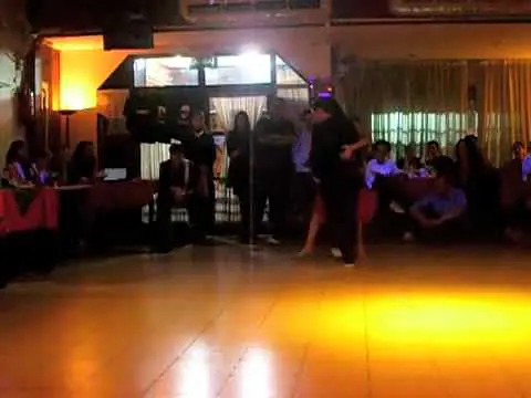 Video thumbnail for Ozgur Demir y Cecilia Berra bailando un Tango en Milonga 10 (Buenos Aires) B