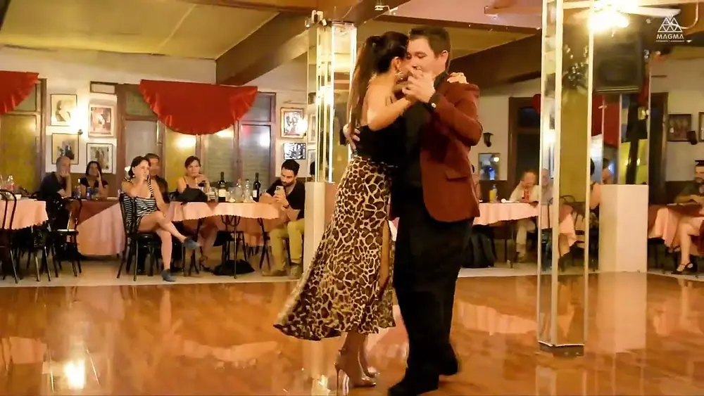 Video thumbnail for Erika urrutia & Julio Rojas - Con Toda la Voz que tengo (Milonga)