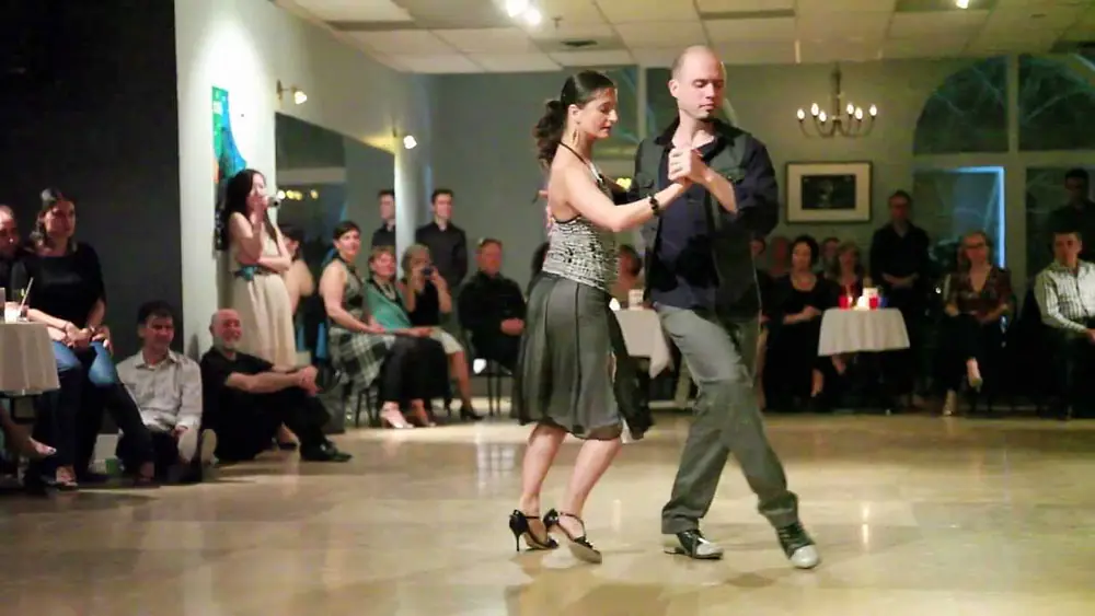 Video thumbnail for Pablo Puglies et Noel Strazza, "Nueve puntos" (tango).