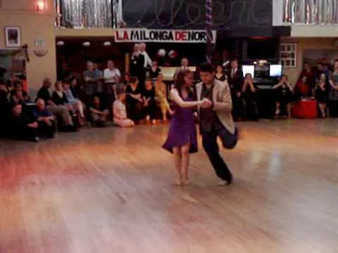 Video thumbnail for Federico Naveira y Ines Muzzopappa at LA MILONGA DE NORA part 3 of 4