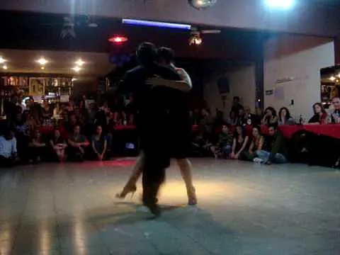Video thumbnail for Ariadna Naveira y Fernando Sanchez - Ella es así