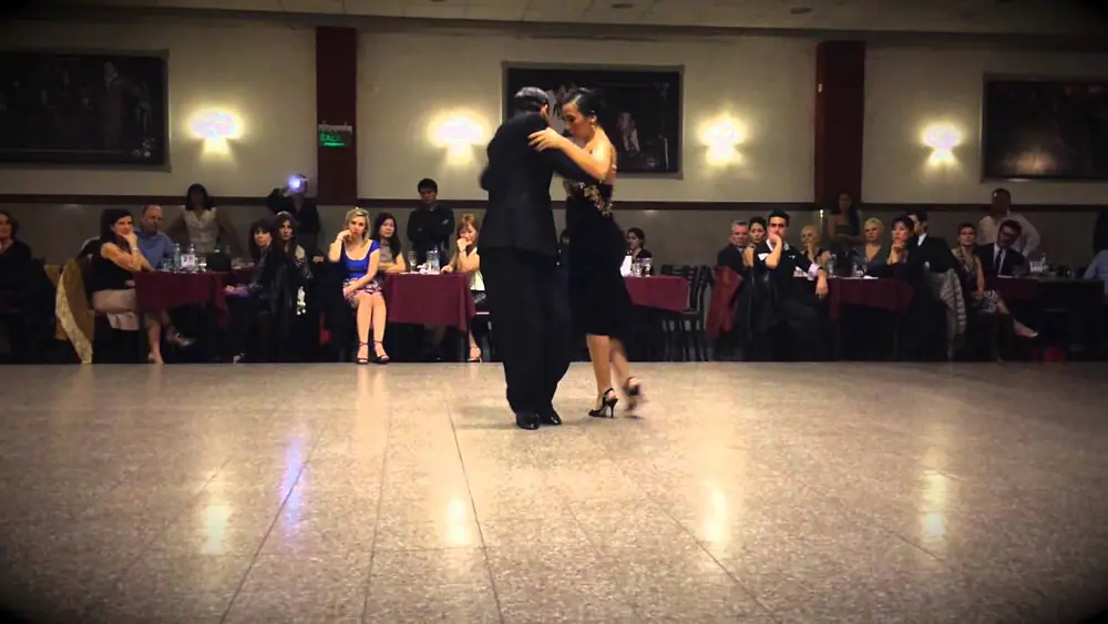 Video thumbnail for Maximiliano Cristiani & Jesica Arfenoni en Milonga La baldosa 2