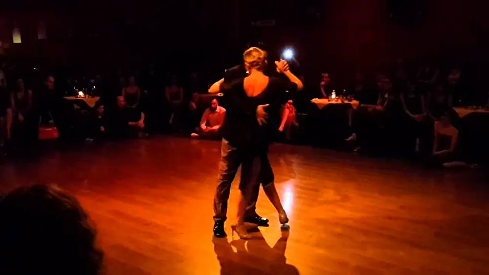Video thumbnail for Carlos Espinoza e Noelia Hurtado per MasQueTango-Parma 2/4
