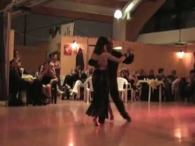 Video thumbnail for Luigi Bisello y Tania Grisostomi - Tango Rodolfo 2012.mpg