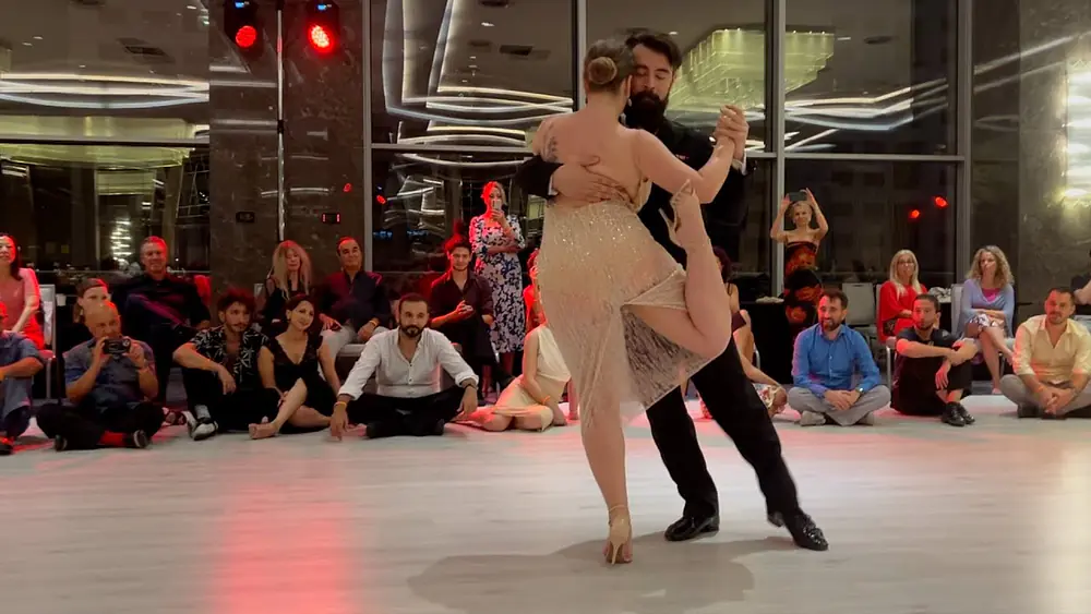 Video thumbnail for Maja Petrović  & Marko Miljević  - "Milonga de mis amores", D'Arienzo - 3/3