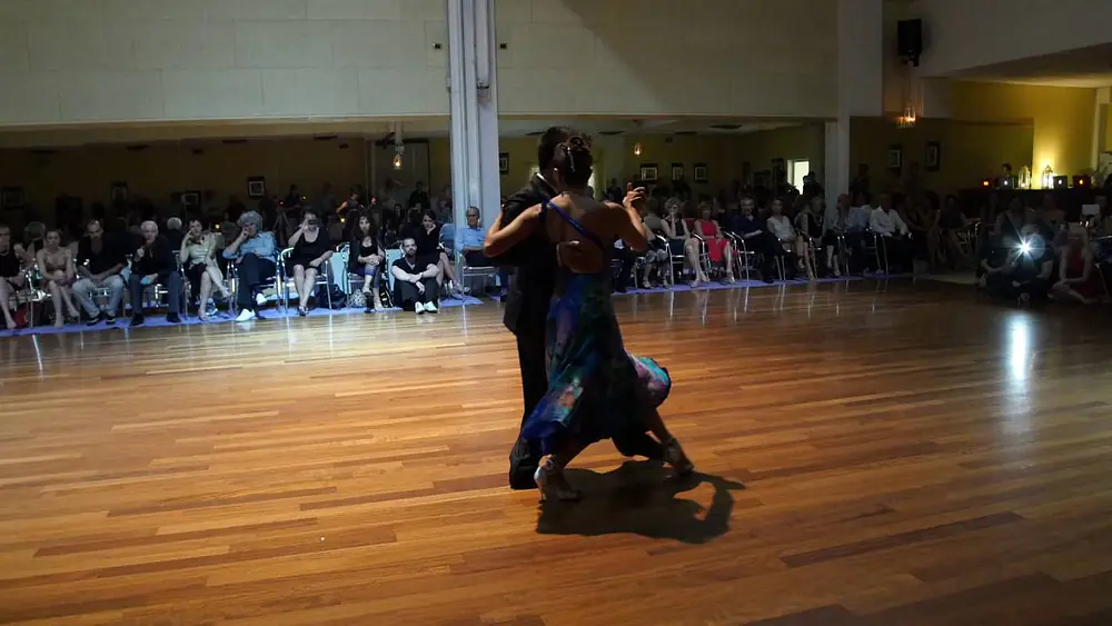 Video thumbnail for Sebastian Achaval y Roxana Suarez - Tormenta