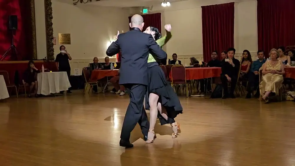 Video thumbnail for Guillermina Quiroga & Mariano Logiudice at Vecher milonga (2 of 3)