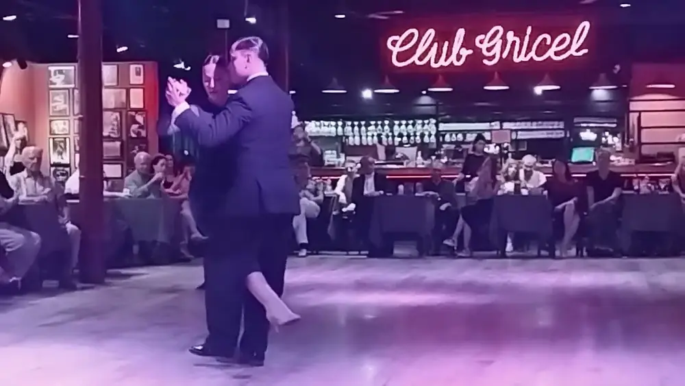 Video thumbnail for Suyay Quiroga & Jonny Carvajal - Varón