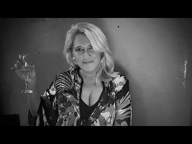 Video thumbnail for Yanina Erramouspe, Profesora, Bailarina, Musicalizadora y Milonguera. Entrevista de Farol.