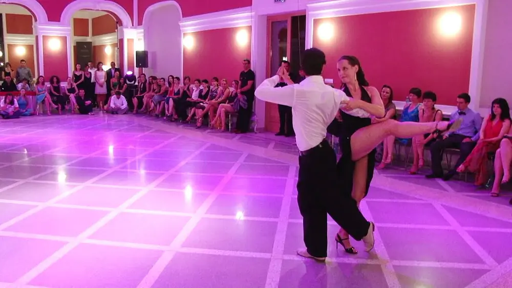 Video thumbnail for Sigrid Van Tilbeurgh y Dominic Bridge - Tango Cazino 2012 - 3/5