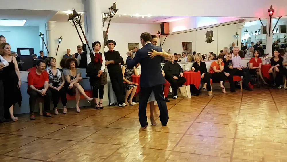 Video thumbnail for Juan Amaya & Valentina Garnier ❤ @ Milonga Trio Tango _ Paris _ Vals